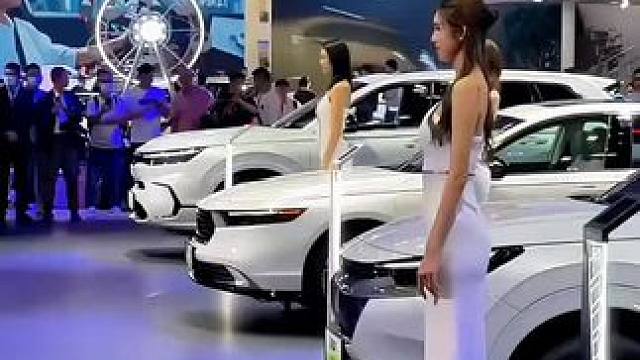车展模特小姐姐风采#完美身材 #汽车展会现场 #车展随手拍 ！