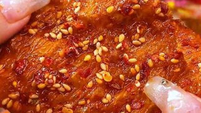 这款波浪豆筋采用的优质大黄豆制作而成 满满豆香味 越嚼越香 喜欢吃的一定要来囤一点试试！#辣条 #无