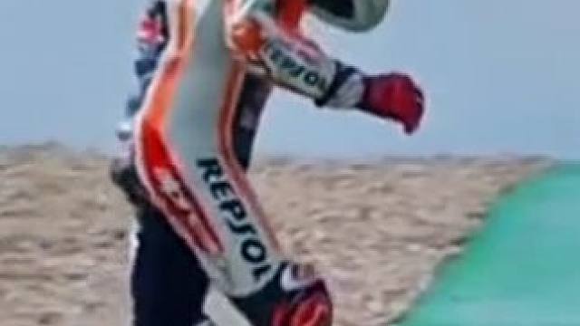 #摩托车比赛 #滑胎过弯 #93号马奎斯 #专业车手 #专业动作请勿模仿