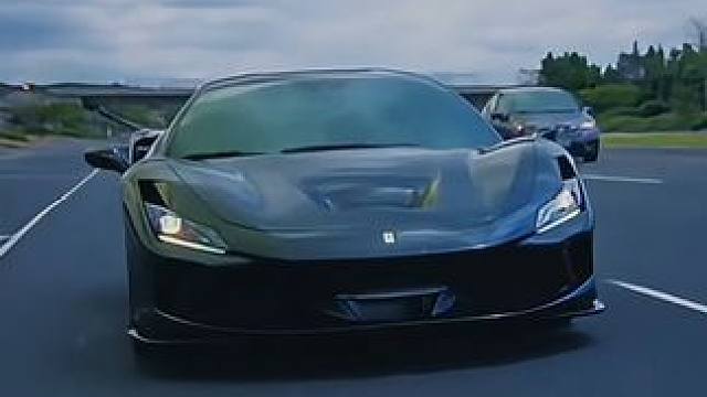 骑着杜卡迪带上你的挡泥板 一起去诗和远方#杜卡迪 #顶级超跑