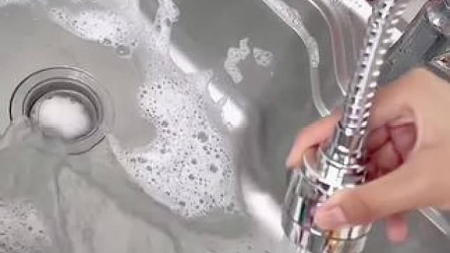 家里的水龙头安装这款#防溅水龙头  ，安装简单、自由选装、洗菜洗碗都很方便、#增压防溅水龙头  #多