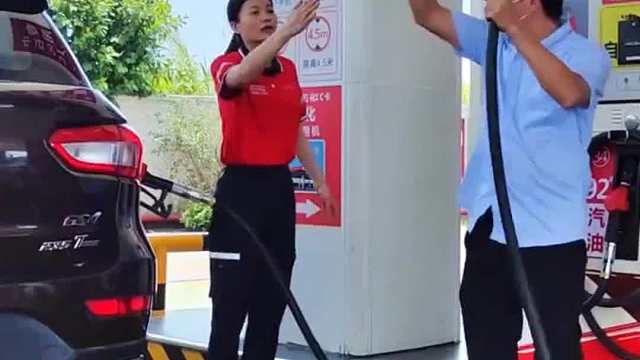 老司机加油 为什么老司机加油大多加200？#老司机加油 #省油技巧 #每天一个用车知识