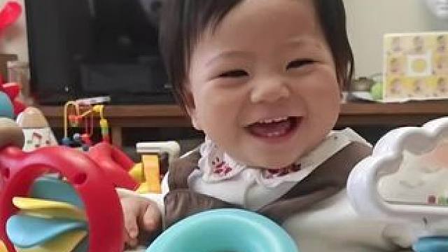 自娱自乐且会假哭#波妞咘咘都长这么大了 #这样的萌娃你们喜欢吗 #看着你一天天长大 #被你萌化了 #