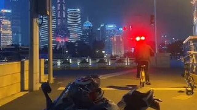 趁年轻，去骑喜欢的摩托车吧！让我们不留遗憾！！#机车 #宝马 #s1000rr #机车梦 #男人的梦