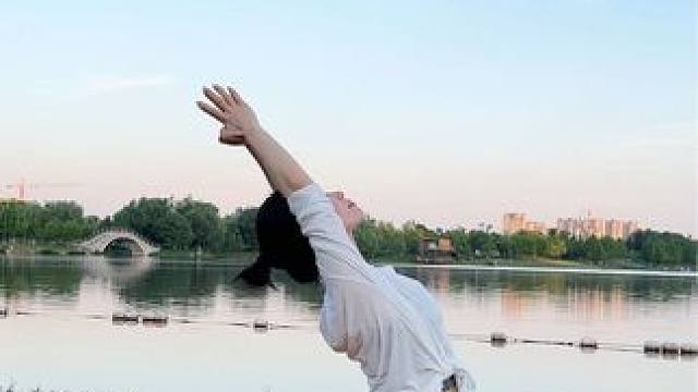 初学者入门必练四个瑜伽体式，每天三组，慢慢开始#零基础学瑜伽 #瑜伽 #瑜伽体式分享