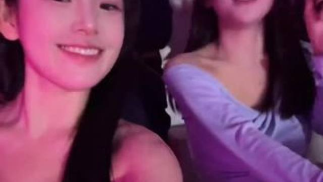 还得是京城少妇！#甜妹 #甜妹统治世界 #清纯甜美 #颜值 #凤凰传奇演唱会