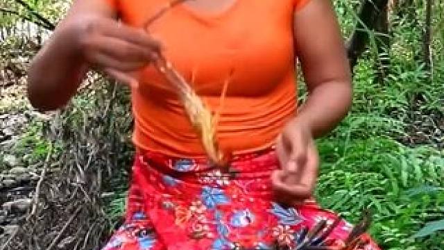 秘制辣椒麻辣小龙虾美味极了 #下网捕鱼 #野外生存 #原始技术 #海岛生活 #山居生活 #乡村美食