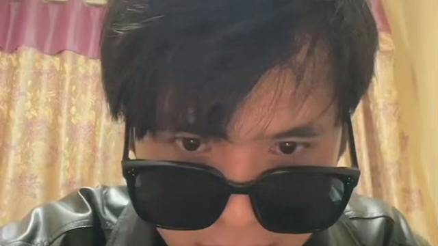 是不是比童哥帅