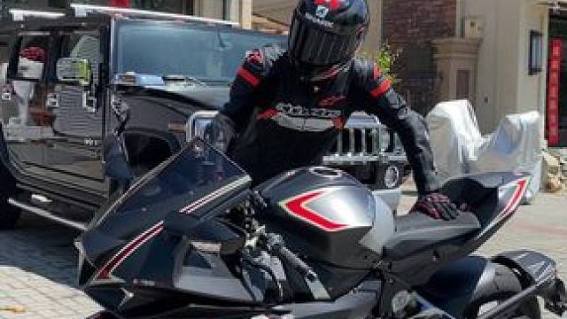 每个人都曾深陷泥潭，我只记得最难的时候已经无法用言语表达…