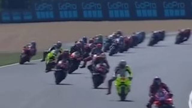 法国站冲刺赛，马奎斯起步太猛了，从13冲到第5 #motogp #摩托车比赛