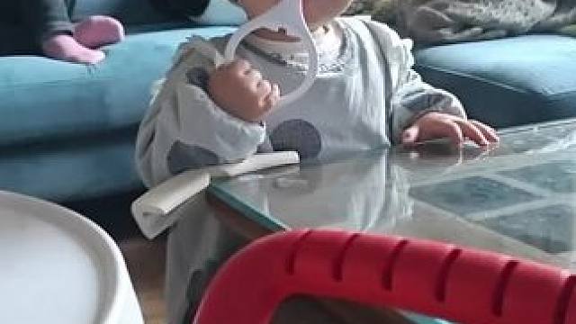 她爱听二手玫瑰？#这样的萌娃你们喜欢吗 #被你萌化了 #看着你一天天长大 #超萌小萝莉 #这是我的小