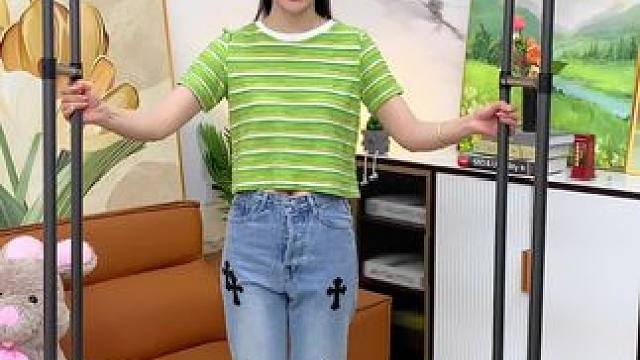 几十块钱就到手一个双杆的落地晾衣架，平时挂衣服晒被子，老方便了!#晾衣架  #结实耐用  #可移动农