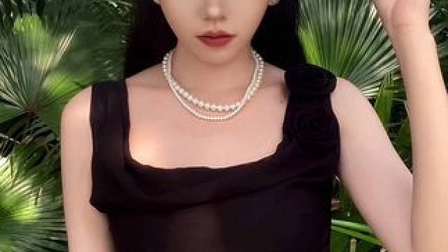 姐妹想拍最近很火的优雅变装，来啦，五一出去玩有素材的姐妹都可以拍#懂事的姐妹已经开始艾特了 #优雅女