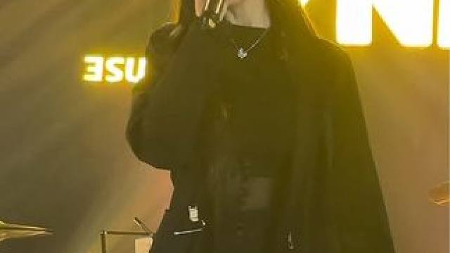 你走后 我的世界一直是下雨天
“你会回来吗 我一直在等你啊”#我向海风许愿