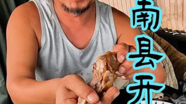 雪山终究没有逃过去，即来之则安之吃个猪蹄喝白加啤，开心开心#床车旅行 #户外生活 #户外美食 