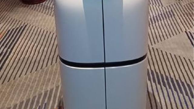 拿完物料一开门碰到机器人
#科技改变生活 #智能机器人