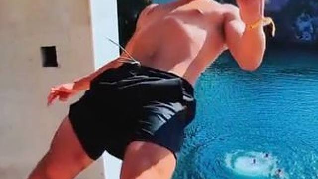 真正的勇敢不是没有恐惧，而是心怀恐惧依然前行！#极限运动 #悬崖跳水 #户外 #惊险刺激 #危险动作