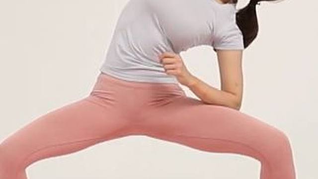 瑜伽教学：半蹲伸展（塑形下半身、增强腿部力量） #体态纠正 #瑜伽教学 #功能训练 #健身教程 #瑜