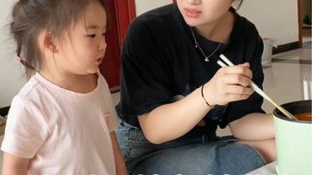 一碗螺蛳粉对个2岁宝宝的伤害有多大！#萌娃养成记 #人类幼崽 #小不点的日常