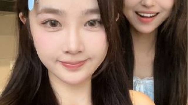 朋友帮我化妆！嗯！还不错！喜欢