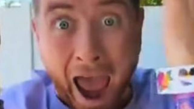 用迷彩手环玩出新高度，结局让人万万没想到！ #搞笑老外 #老外真会玩 #外国人真会玩