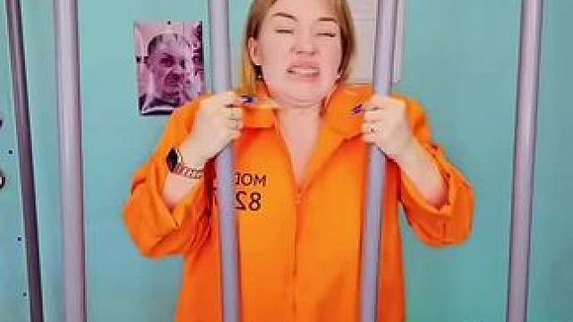 为了吃薯片把钢筋掰弯，结局真是太意外了！ #看一遍笑一遍 #意想不到的结局 #万万没想到 #这操作都