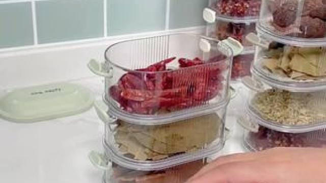 这个香料盒真的太好用啦！防潮防霉还不串味，多层叠加收纳不占空间，赶紧冲#调料盒  #香料盒 #收纳整