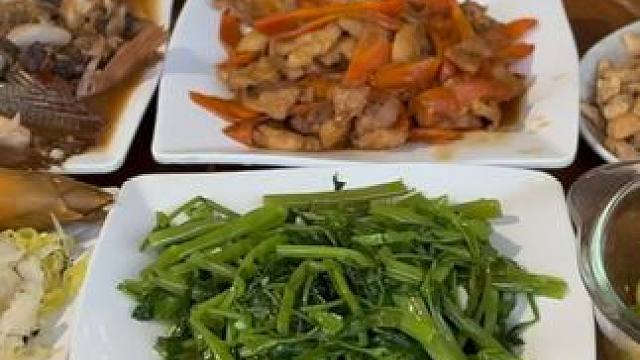 鱼塘老板的 快乐生活#鱼生 #横县鱼生 #农家人农家事 #全鱼宴 #农家菜 #农家生活 #农庄美食 