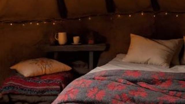 在简易小屋里抵抗一场暴风雪的来临，呼啸风雪声 #白噪音 #助眠声音 #睡眠音乐 #催眠疗愈 #助眠视