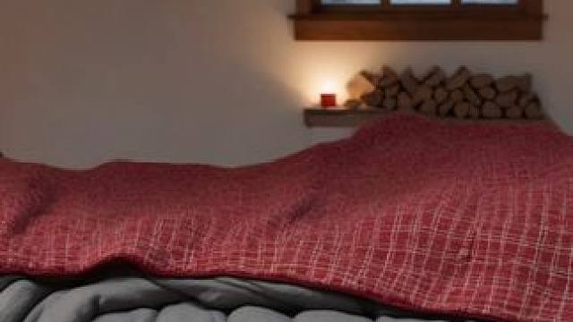 今天有暴风雪，呆在这个温暖小屋里入睡吧！ #白噪音 #助眠视频 #解压助眠