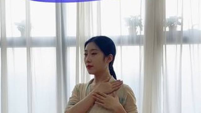 #创作灵感 三个动作瘦脸，拉伸颈部#瑜伽 #面部瑜伽 #变美