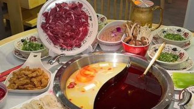 9.9吃鱼头，9.9吃鸭肠。就在蜀香鱼头王#优惠活动  #附近美食 #美食不可辜负 #一起吃烤肉 #