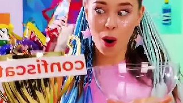 把零食藏在身体上面，为了偷吃真的是拼了！ #看一遍笑一遍 #老外真会玩 #意想不到的结局 #万万没想