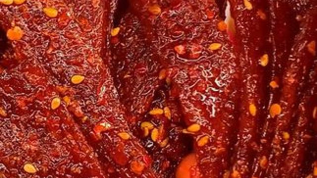 我不信还有人小时候没吃过这个牛板筋，吃起来麻麻辣辣的，嚼劲十足，简直太上头了！#好吃到停不下来 #嘎