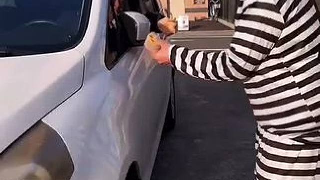 吃糖果中途出意外，结局让人太舒适了！ #看一遍笑一遍 #意想不到的结局 #万万没想到 #这操作都看傻