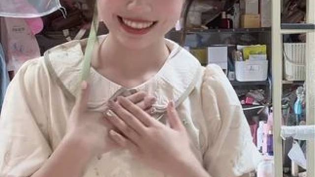 谁还没吃饭？代付发来 帮你取消 #小火人 #甜甜的手势舞 #手势舞