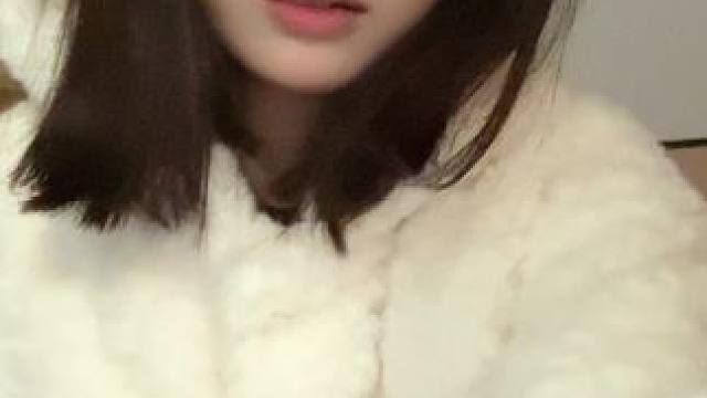 我喜欢一个女孩 短发样子很可爱