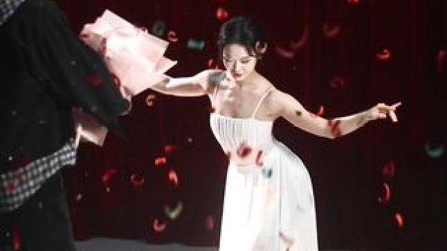 她本可以是舞台上的星星#新生#张艺凡张萱