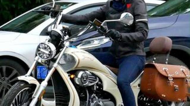 太欢乐了，踏板一样的迷你复古CVT无级变速巡航，宗申yomi 首拍纪念，这车设计到点子上了，简直是给