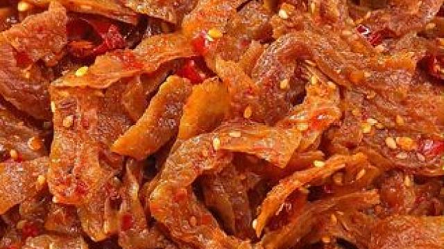 你真的可以相信湖南人对辣条的选择 这款湖南的魔芋干是真的太好吃了 口感和无骨鸡爪一样 嚼劲十足 麻辣