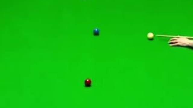 袋口有点诡异，红球进去又出来了，球员懵圈观众直接乐嗨！