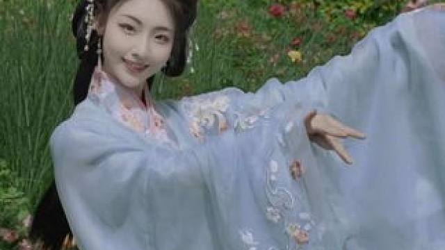 有人说你菀菀类卿 有人说你是他的唯一 