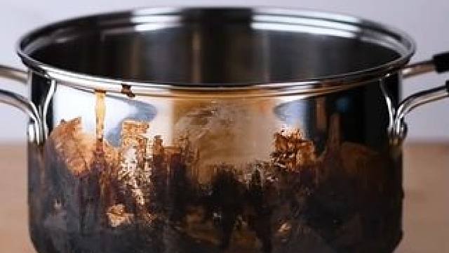 活了30年才知道的黑锅清洗小技巧，不学就亏大了