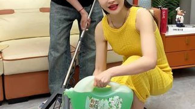 夏天到了，家里怎么能少了这个#拖地花露水  12斤装才12.99，太划算了，随便怎么用都不心疼#家用