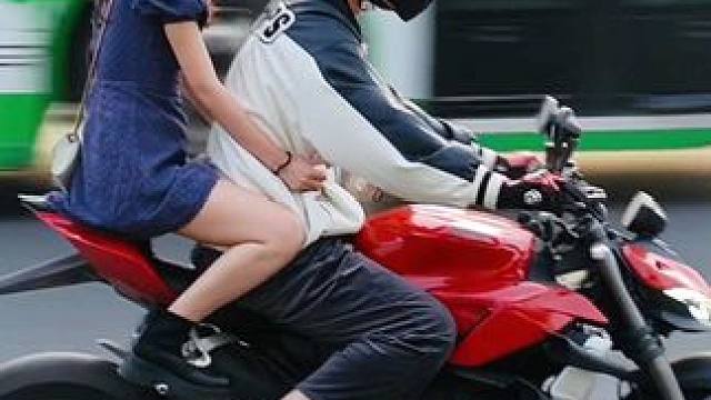 看看西安打工人上下班代步都骑啥车#西安机车街拍 #南门追焦 #西安街拍小林