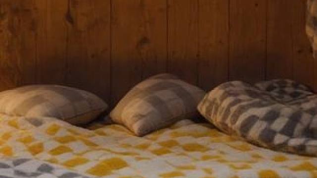 暴风雪天，在荒野的孤独小屋里，享受独处时光，风雪声 #白噪音 #助眠声音 #睡眠音乐 #催眠疗愈 #