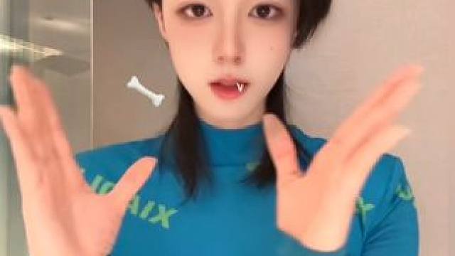 我想打比赛啦……虽然在出席活动但每天我都有练球呦，我在备战乔氏大师赛长春站，到时候我们不见不散～等我