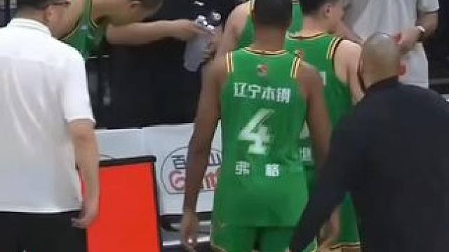 #辽疆总决赛 #辽宁男篮vs新疆男篮 哼斗韩国裁判，这比赛不好看，比赛太难看了，打的跟季前赛似的，一