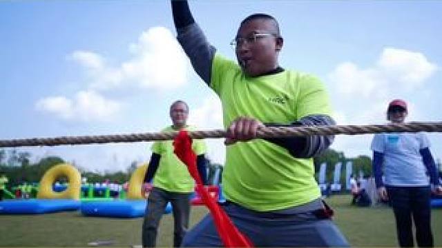 拔河 #拔河比赛 拔河比赛最重要的是气势 #拔河#拔河比赛进行时#团建游戏#团队精神