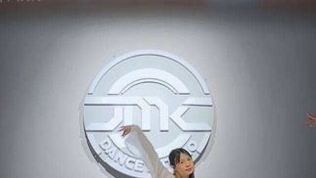 落春赋 编舞也太美腻了～#戴萍编舞 #落春赋 #国风爵士 #翻跳 #舞蹈课堂随拍